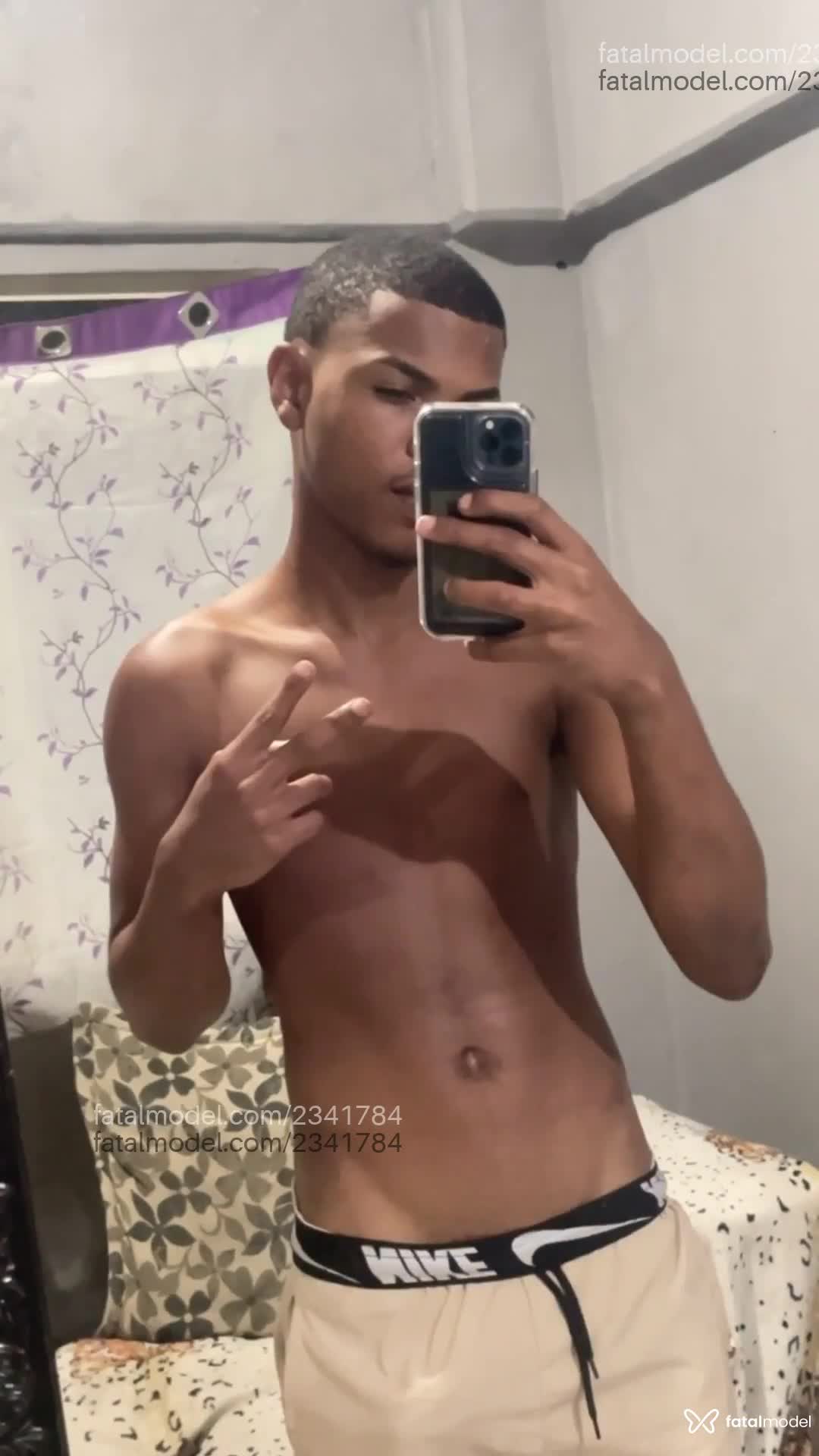 Acompanhante homem morena (o) de olhos castanhos em Rio de Janeiro - Arthur Gustavo