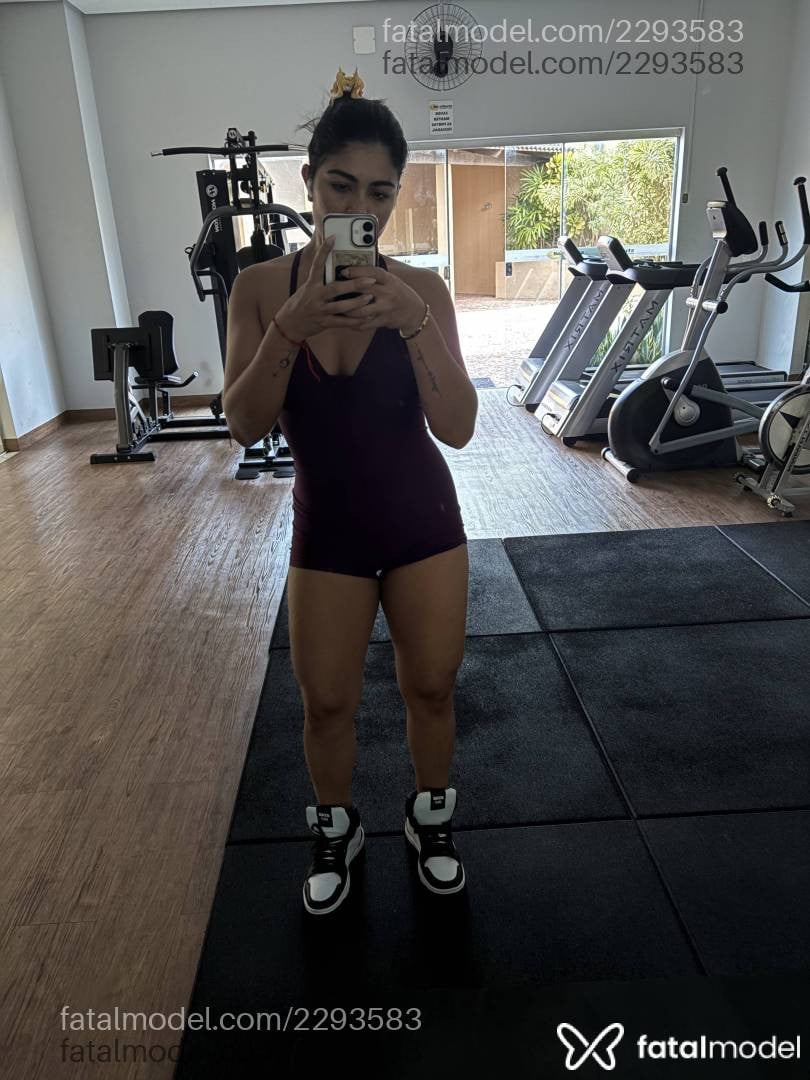 Acompanhante mulher morena (o) de olhos castanhos - Suh Mello Acompanhante mulher morena (o) de olhos castanhos - Suh Mello