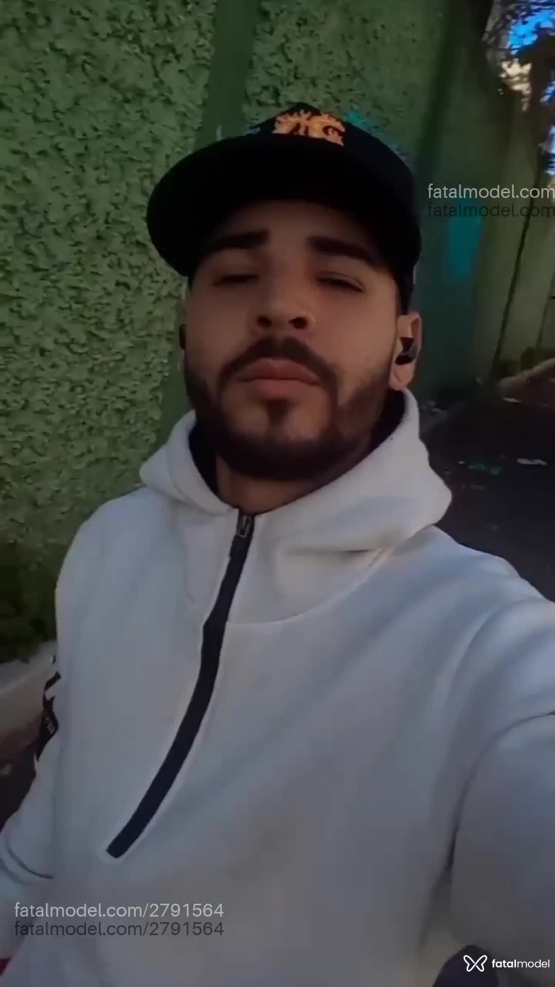 Acompanhante homem morena (o) de olhos castanhos em São Paulo Acompanhante homem morena (o) de olhos castanhos em São Paulo - Wallas Guimarães