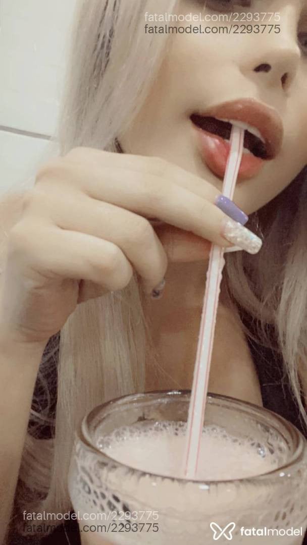 Acompanhante mulher trans com cabelo castanho de olhos castanhos - Gaby