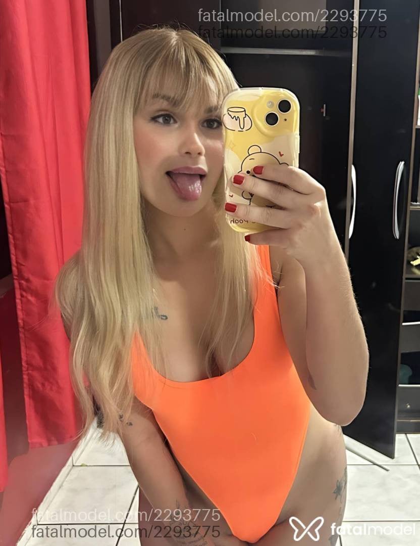 Acompanhante mulher trans com cabelo castanho de olhos castanhos - Gaby