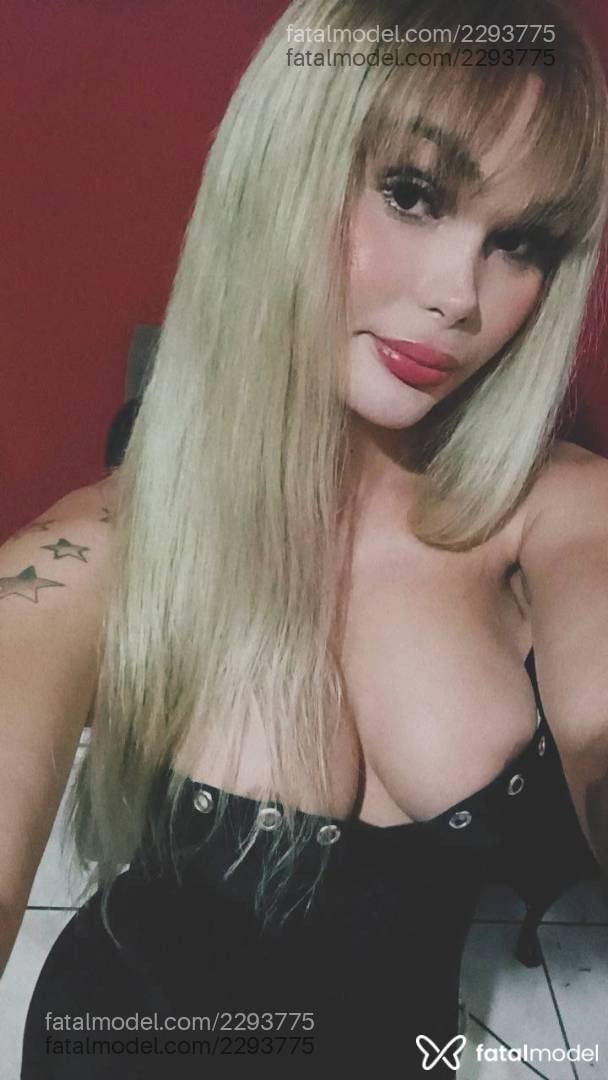 Acompanhante mulher trans com cabelo castanho de olhos castanhos - Gaby