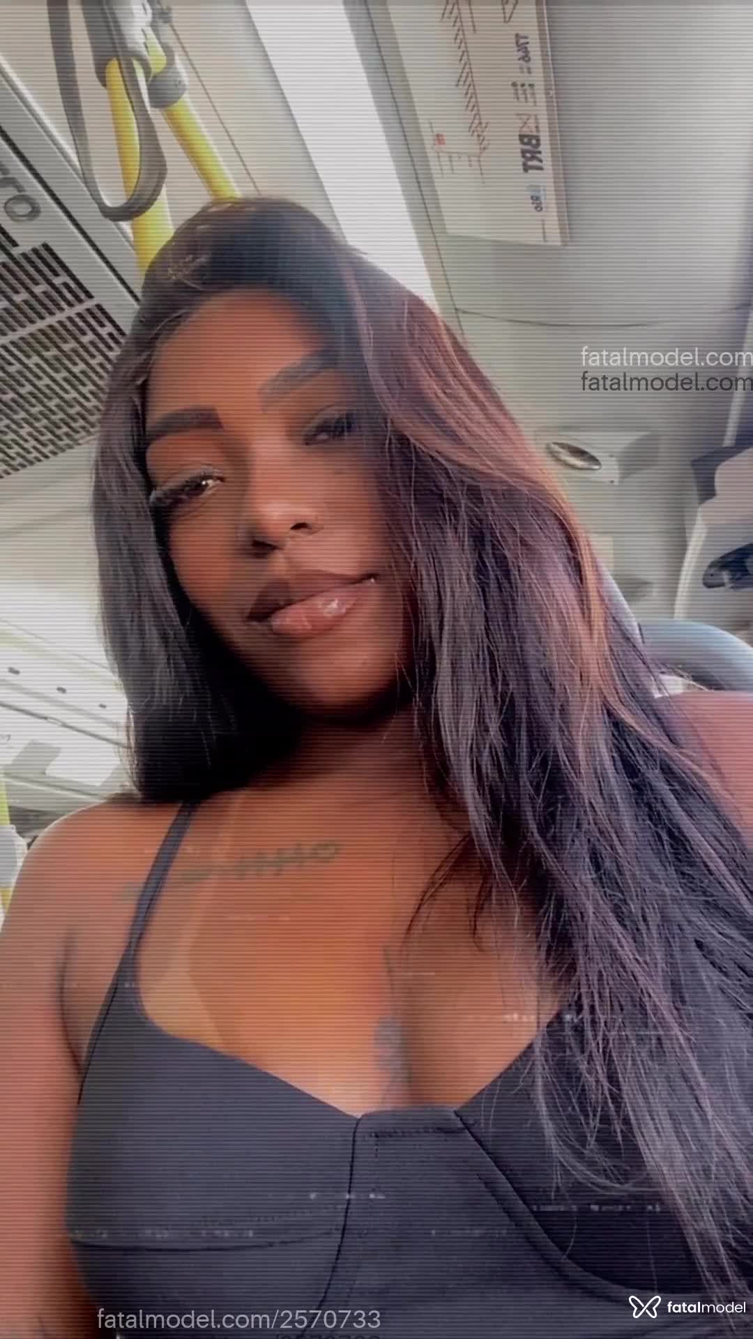 Acompanhante mulher morena (o) de olhos pretos em Rio de Janeiro Acompanhante mulher morena (o) de olhos pretos em Rio de Janeiro - Preta