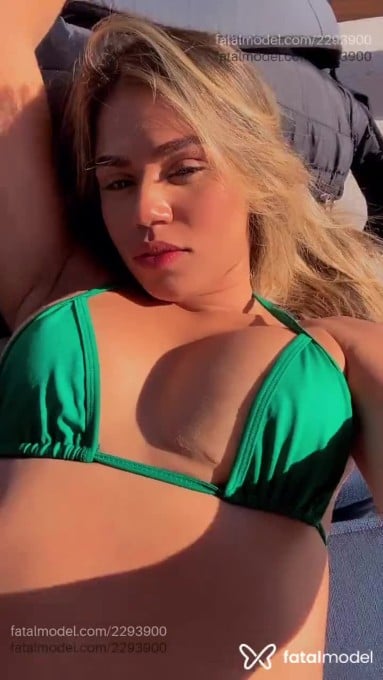 Acompanhante mulher loira (o) de olhos pretos - Nicoly