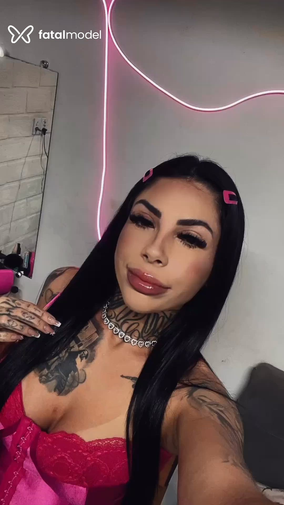 Acompanhante mulher morena (o) de olhos castanhos - Larissa Luz