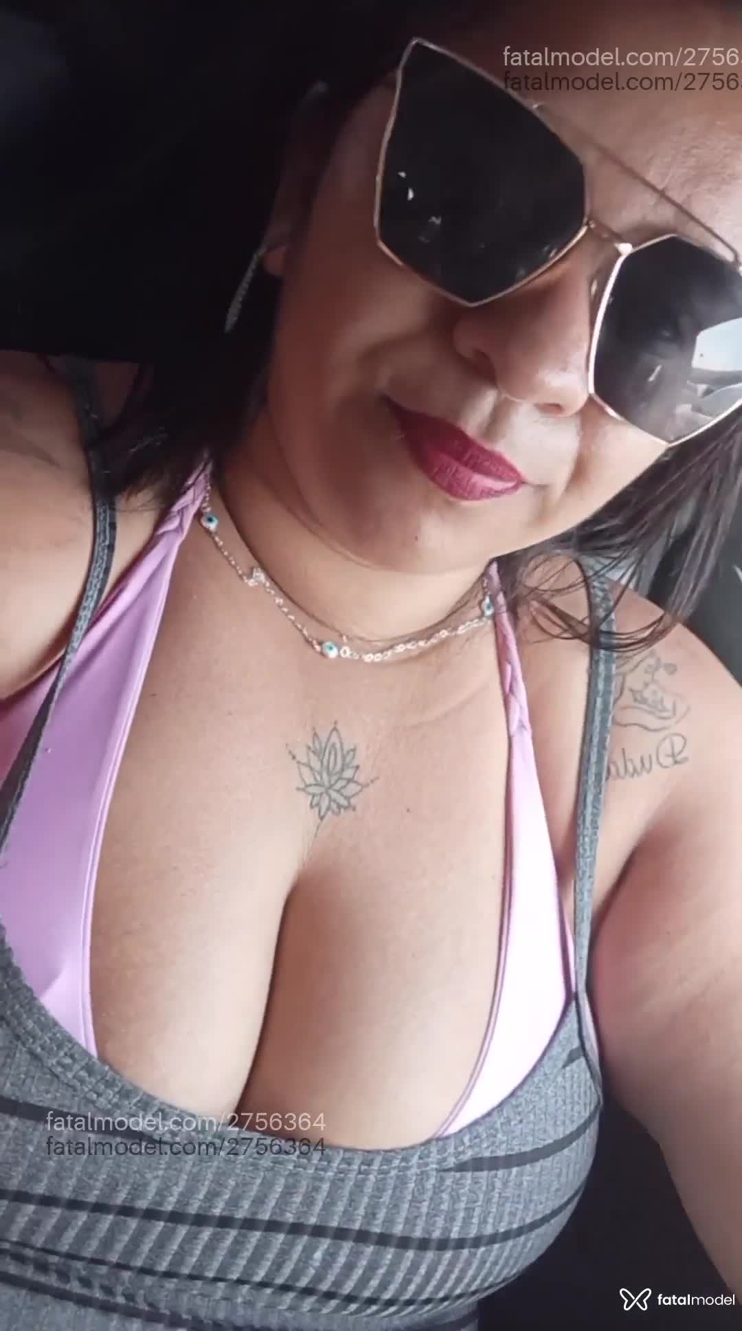 Acompanhante mulher morena (o) de olhos mel - Karoline Acompanhante mulher morena (o) de olhos mel - Karoline
