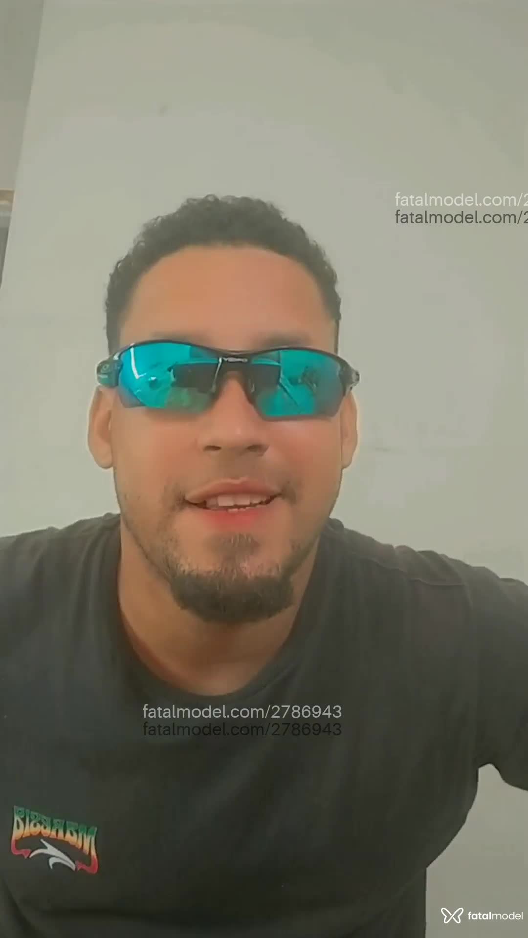 Acompanhante homem com cabelo castanho de olhos castanhos em Vila Velha - Bahianinho
