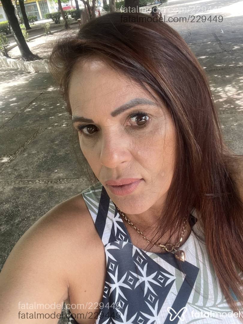 Acompanhante mulher com cabelo castanho de olhos castanhos - Melissa