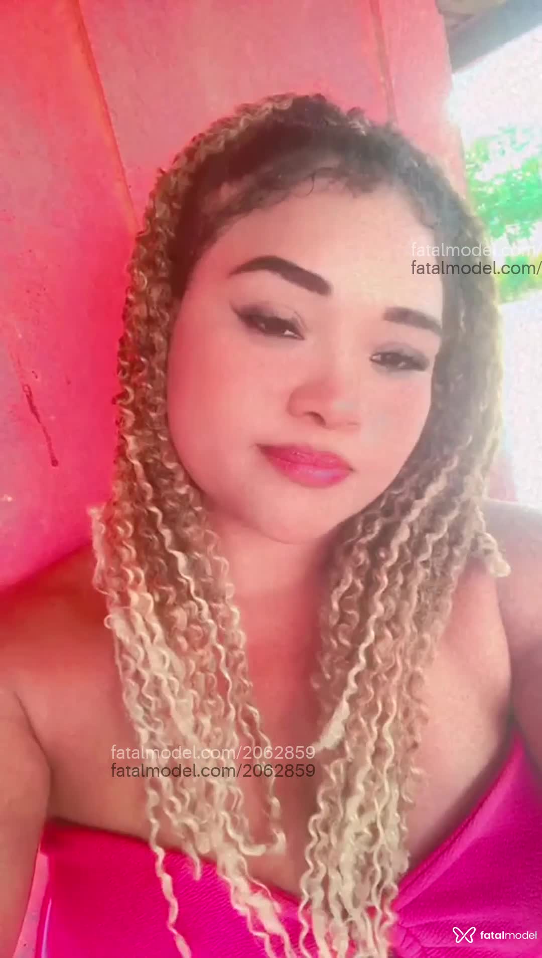 Acompanhante mulher loira (o) de olhos castanhos - Jéssica IP