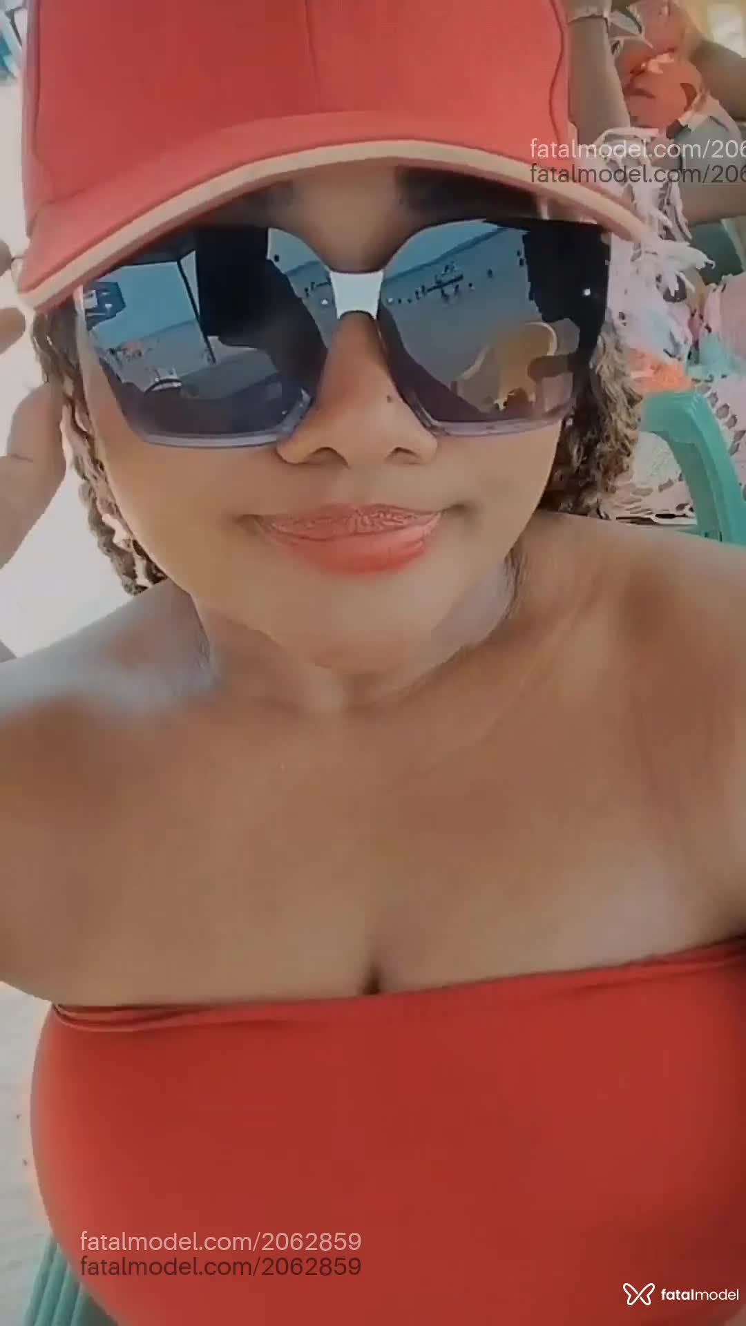 Acompanhante mulher loira (o) de olhos castanhos - Jéssica IP