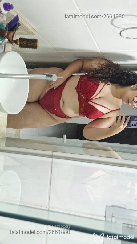 Acompanhante mulher com cabelo castanho de olhos castanhos em Brasília - Bella