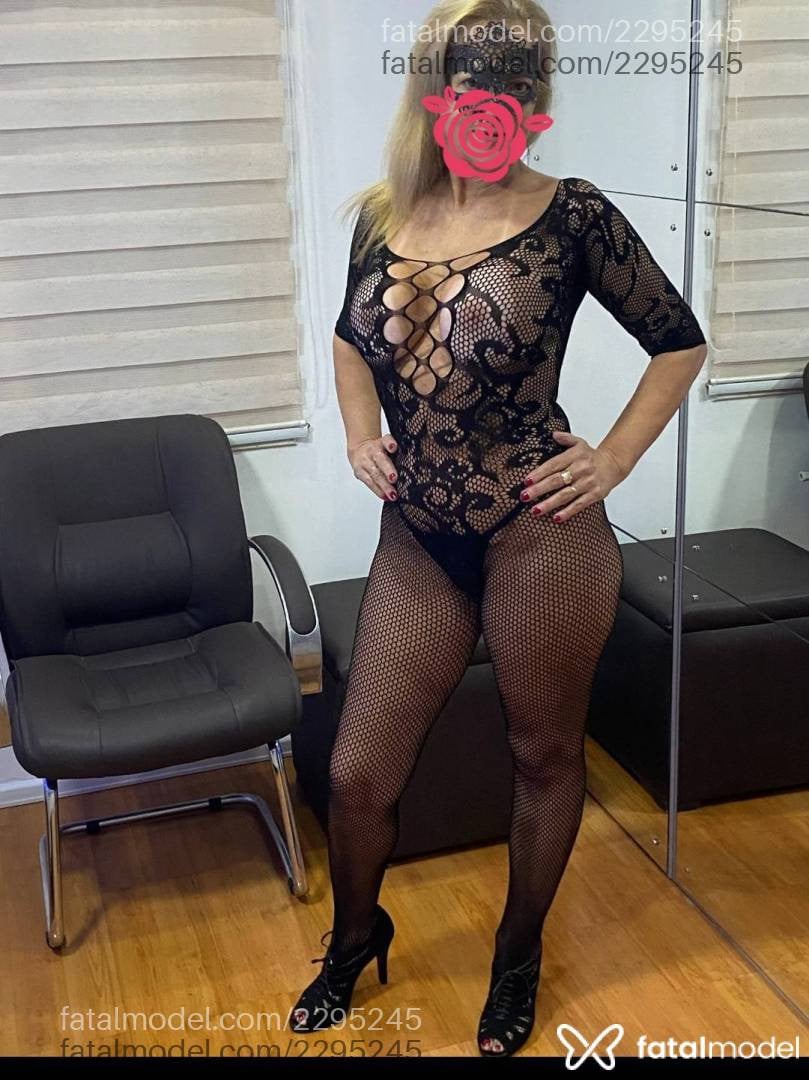 Acompanhante mulher loira (o) de olhos castanhos em Porto Alegre - Antonella Márcia