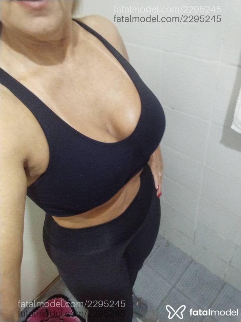 Acompanhante mulher loira (o) de olhos castanhos - Antonella Márcia