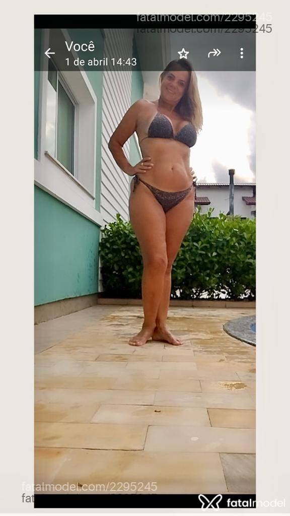 Acompanhante mulher loira (o) de olhos castanhos - Antonella Márcia