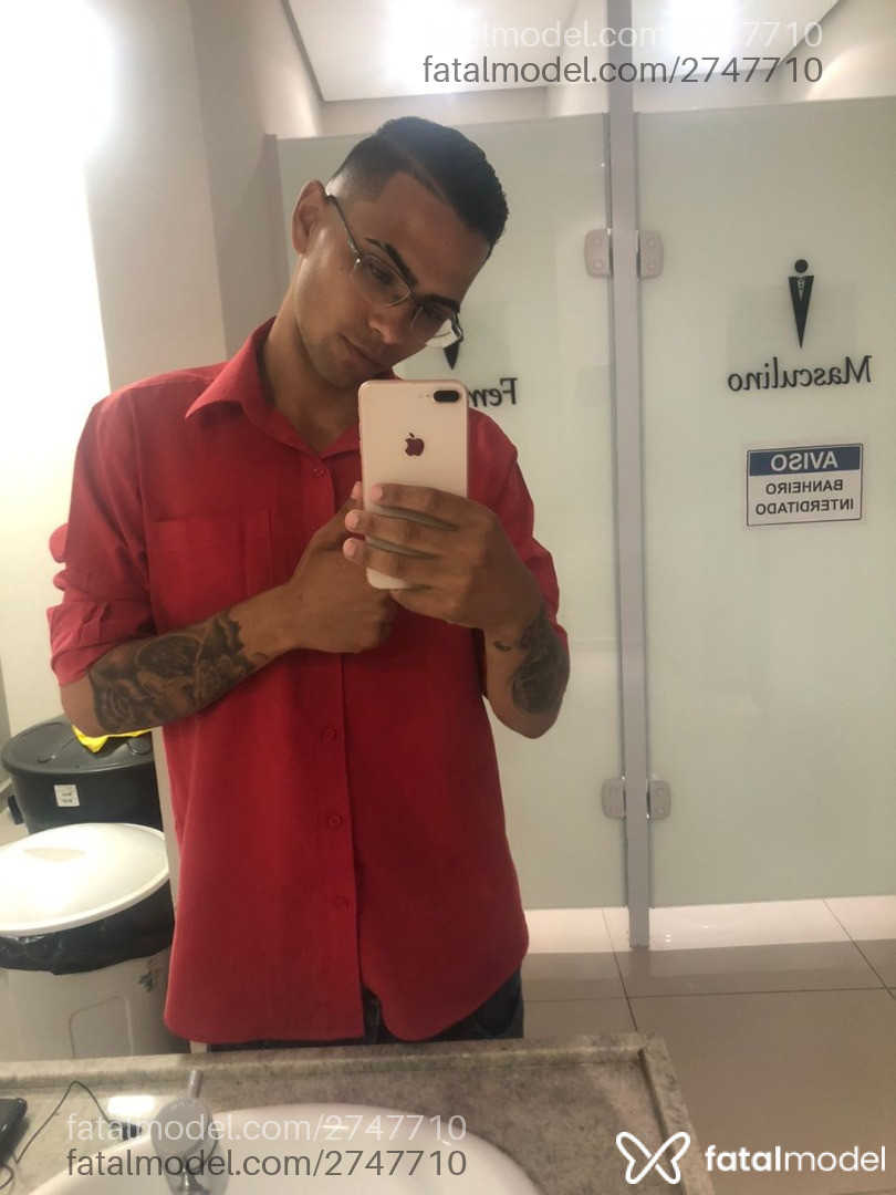 Acompanhante homem morena (o) de olhos castanhos em São Paulo Acompanhante homem morena (o) de olhos castanhos em São Paulo - Derick