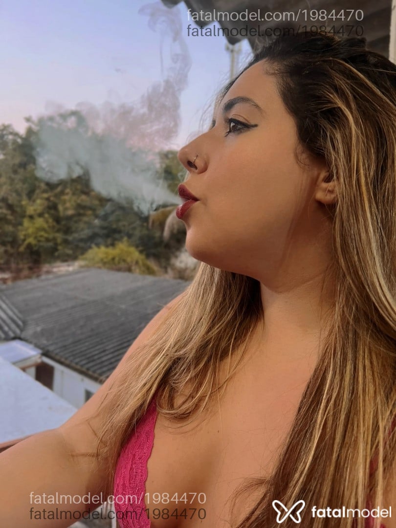 Acompanhante mulher loira (o) de olhos mel em Virtual Acompanhante mulher loira (o) de olhos mel em Virtual - CariocaFetish