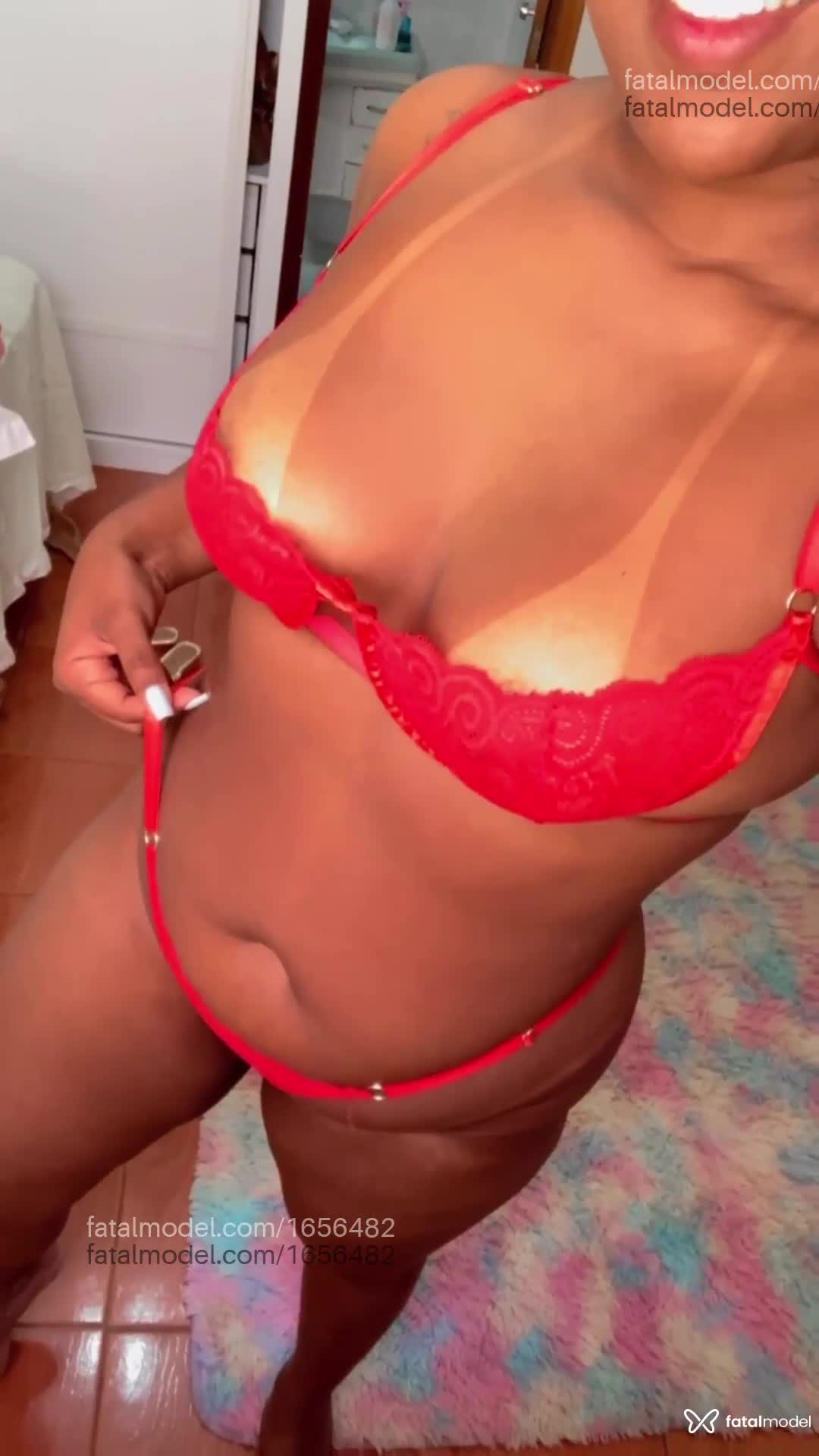 Acompanhante mulher com cabelo castanho de olhos pretos em Jaguariúna Acompanhante mulher com cabelo castanho de olhos pretos em Jaguariúna - Iza