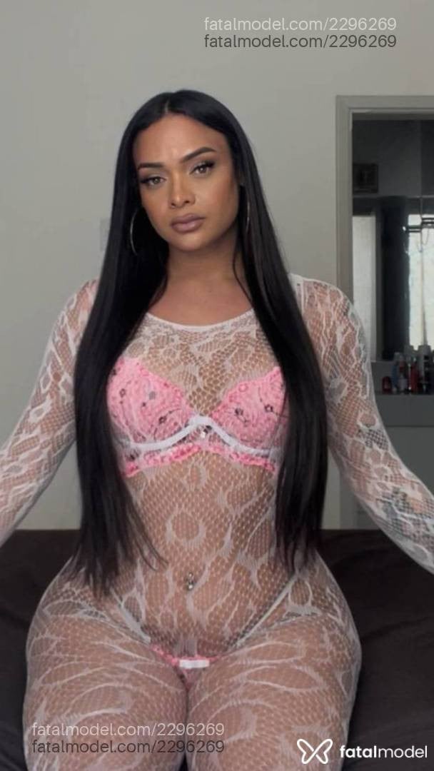 Acompanhante mulher trans morena (o) de olhos mel - Erica Lima