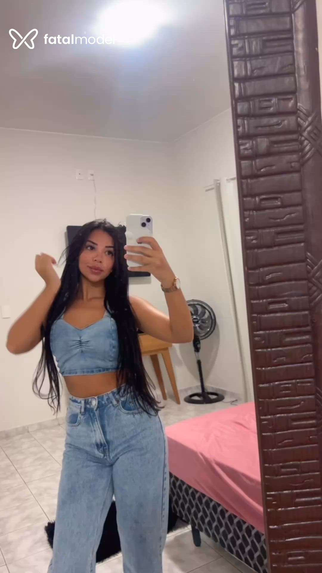 Acompanhante mulher morena (o) de olhos pretos - Emily