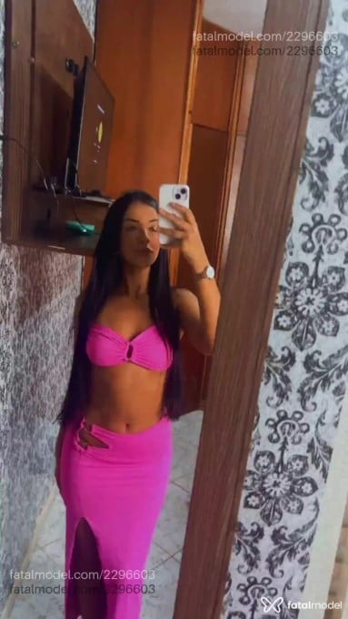 Acompanhante mulher morena (o) de olhos pretos em Uberlândia - Emily