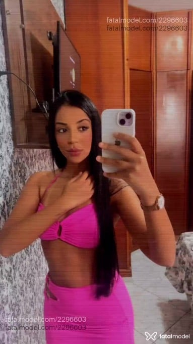 Acompanhante mulher morena (o) de olhos pretos em Uberlândia - Emily