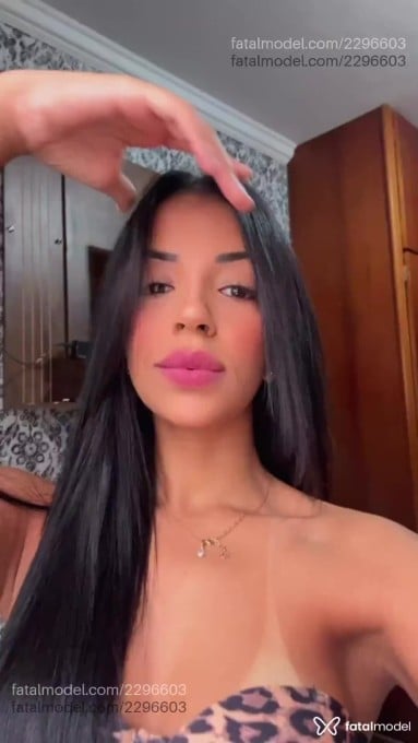 Acompanhante mulher morena (o) de olhos pretos em Uberlândia - Emily