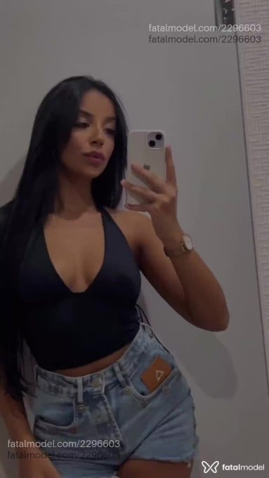 Acompanhante mulher morena (o) de olhos pretos em Uberlândia - Emily