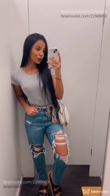 Acompanhante mulher morena (o) de olhos pretos em Uberlândia - Emily