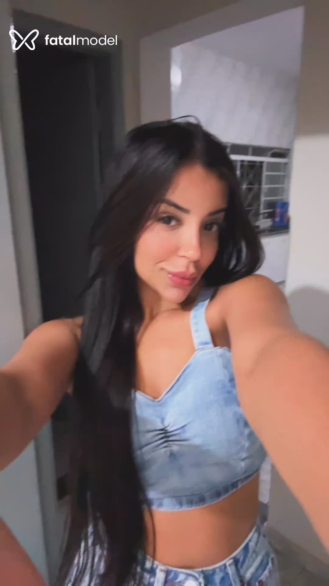 Acompanhante mulher morena (o) de olhos pretos - Emily