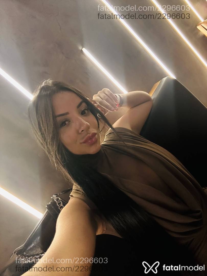 Acompanhante mulher morena (o) de olhos pretos em Uberlândia - Emily