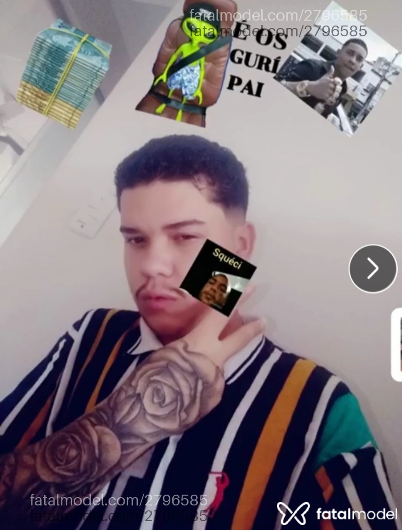 Acompanhante homem com cabelo castanho de olhos castanhos - Liphe Acompanhante homem com cabelo castanho de olhos castanhos - Liphe