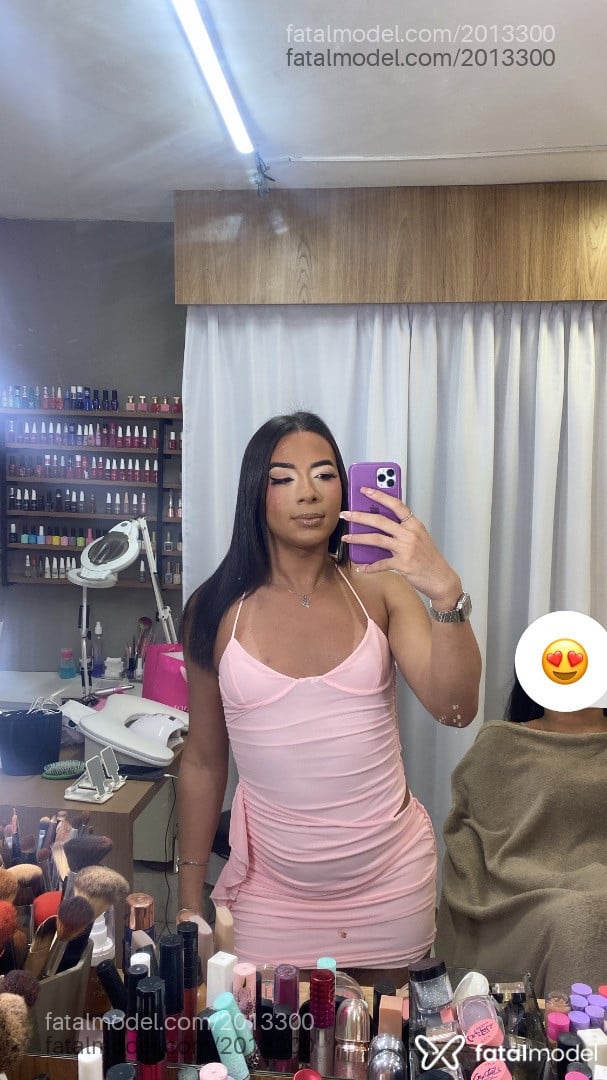 Acompanhante mulher trans com cabelo castanho de olhos castanhos - Fabricia Acompanhante mulher trans com cabelo castanho de olhos castanhos - Fabricia