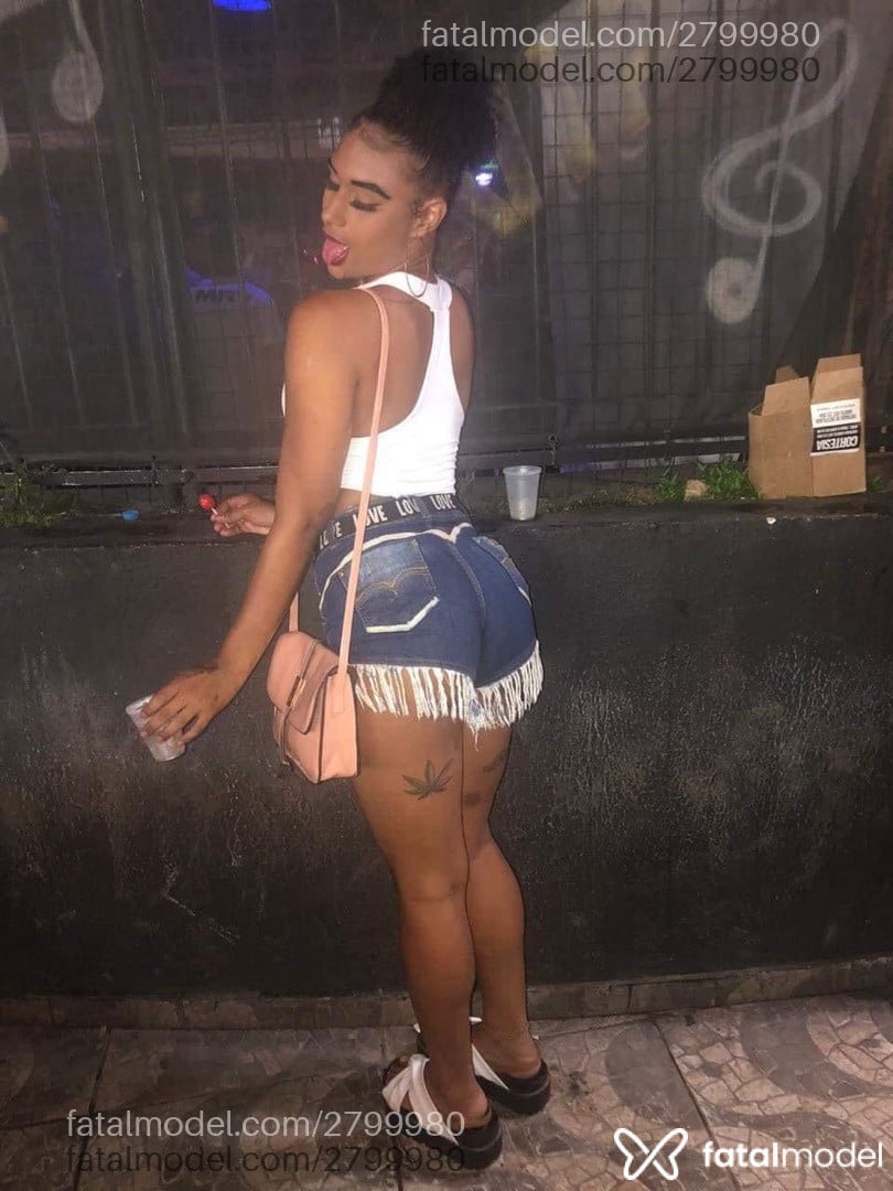 Acompanhante mulher trans morena (o) de olhos pretos em Rio de Janeiro - Ravinni Maia