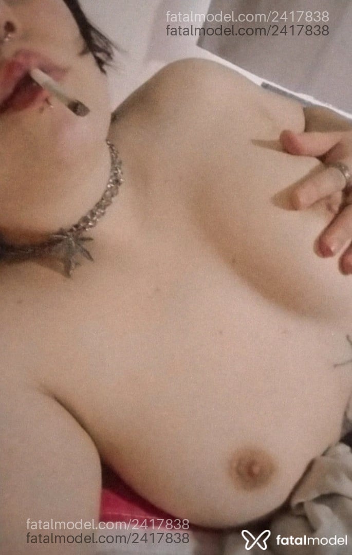 Acompanhante mulher morena (o) de olhos verdes em Joinville - Hellish Gabi