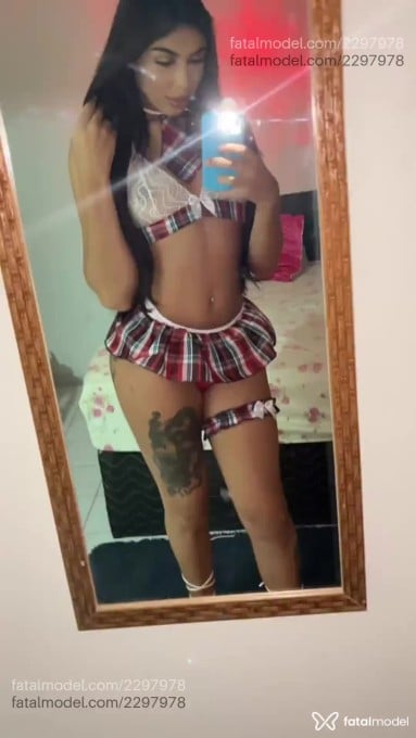 Acompanhante mulher trans com cabelo castanho de olhos castanhos - Gabrielly