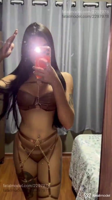 Acompanhante mulher trans com cabelo castanho de olhos castanhos em Atibaia - Gabrielly