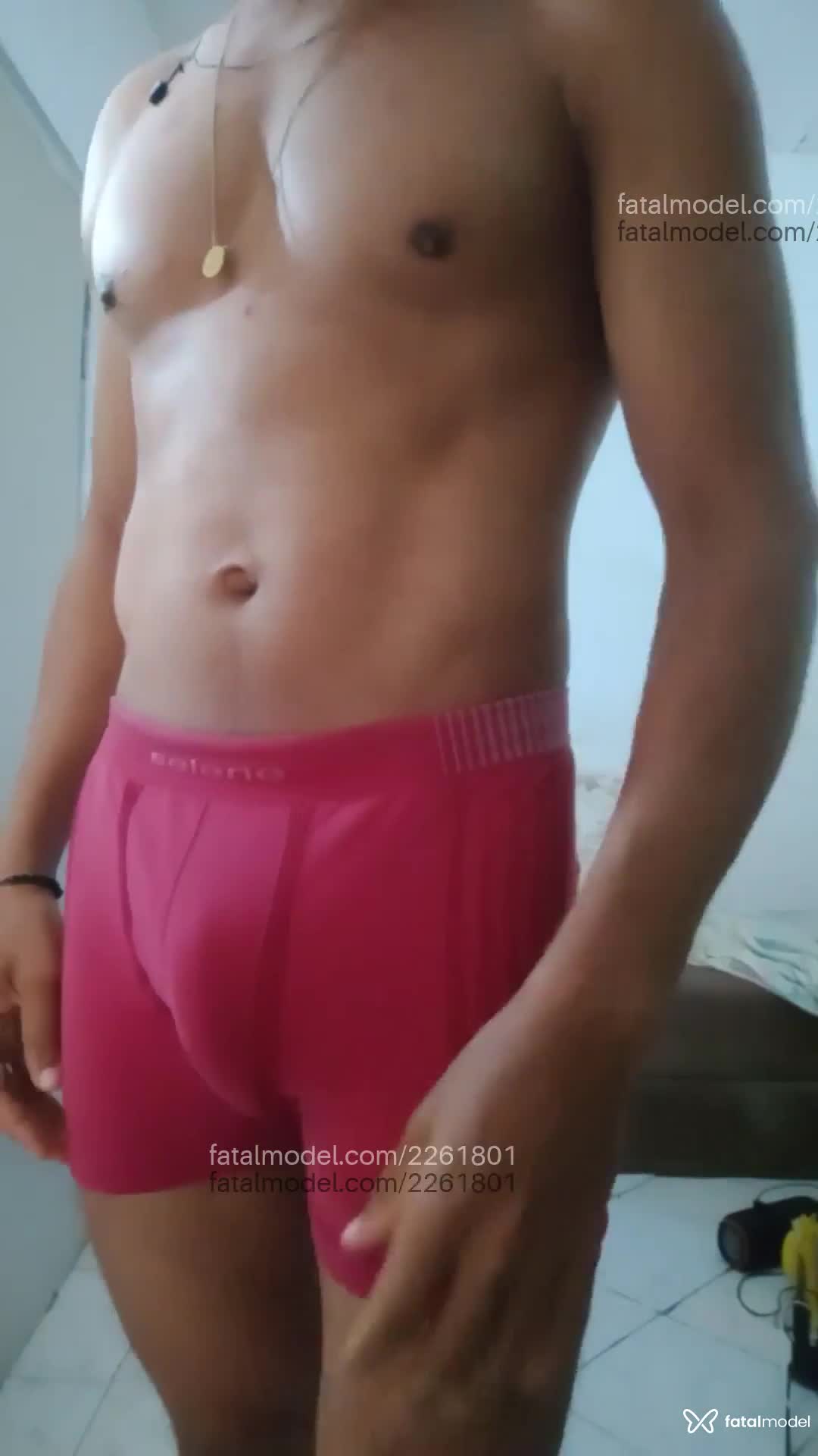Acompanhante homem morena (o) de olhos pretos em Virtual Acompanhante homem morena (o) de olhos pretos em Virtual - Juhan