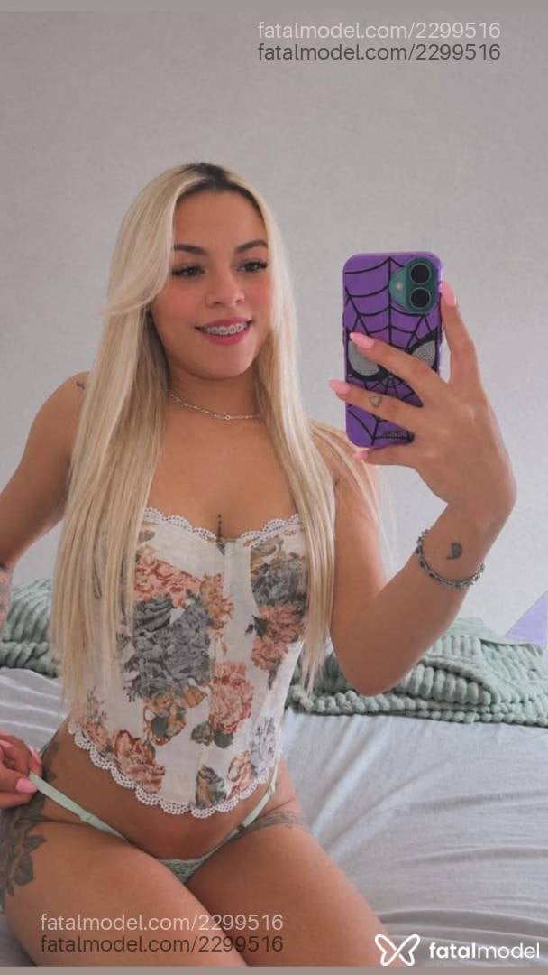 Acompanhante mulher loira (o) de olhos castanhos - Criisbella