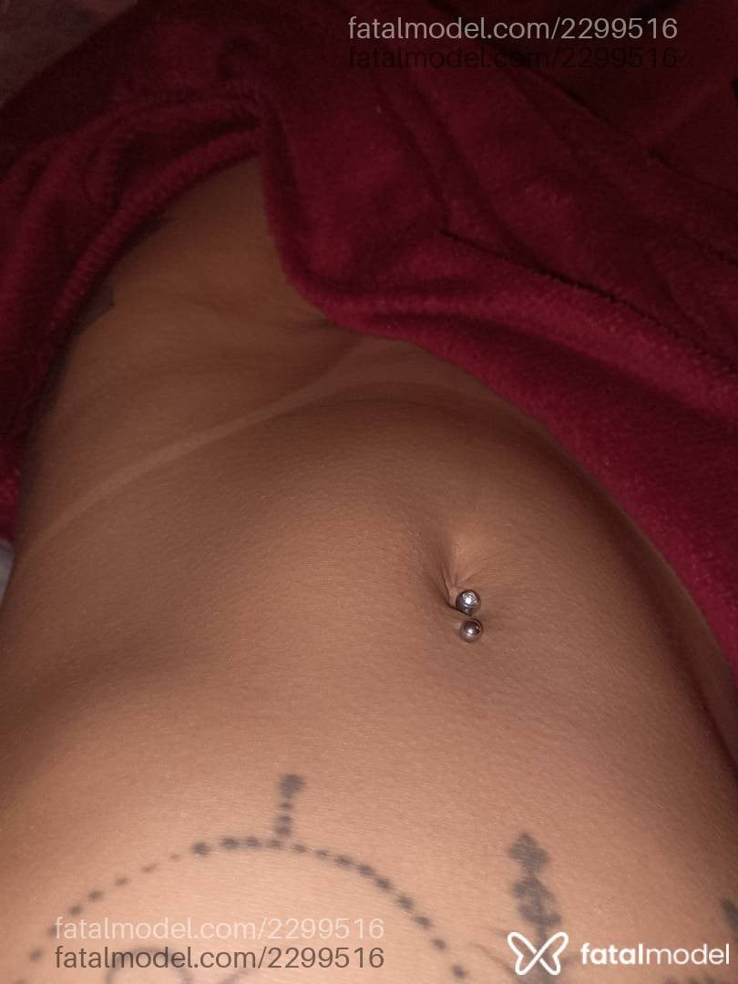 Acompanhante mulher loira (o) de olhos castanhos - Criisbella