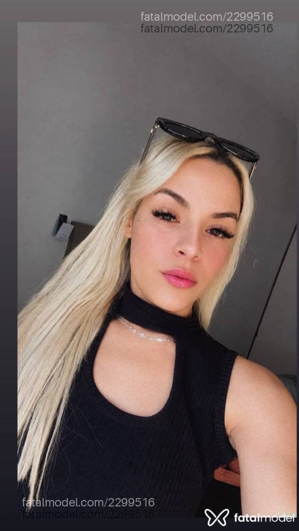 Acompanhante mulher loira (o) de olhos castanhos - Criisbella