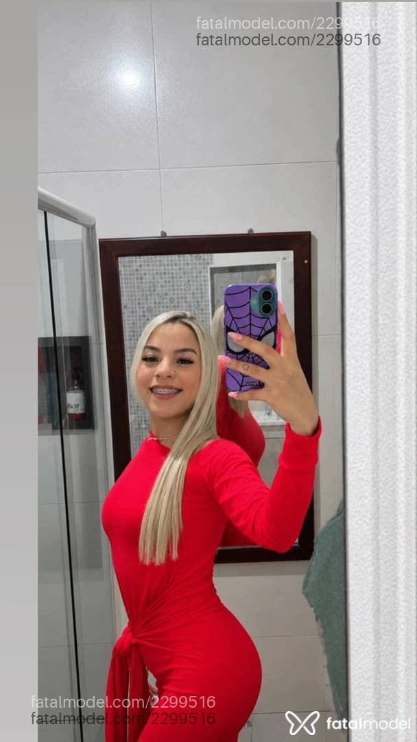 Acompanhante mulher loira (o) de olhos castanhos - Criisbella