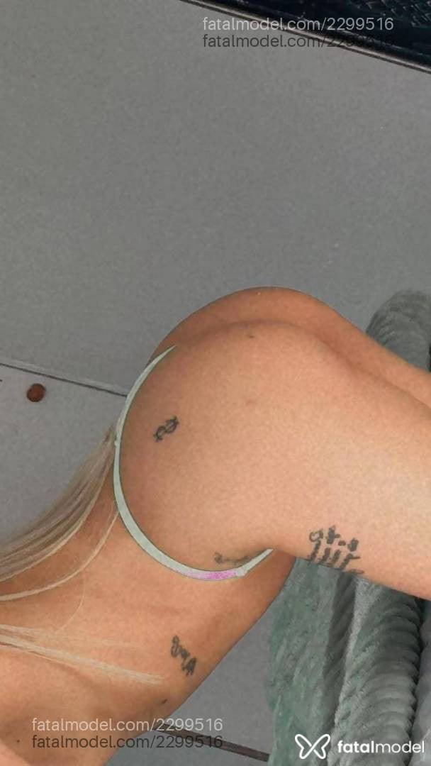 Acompanhante mulher loira (o) de olhos castanhos - Criisbella