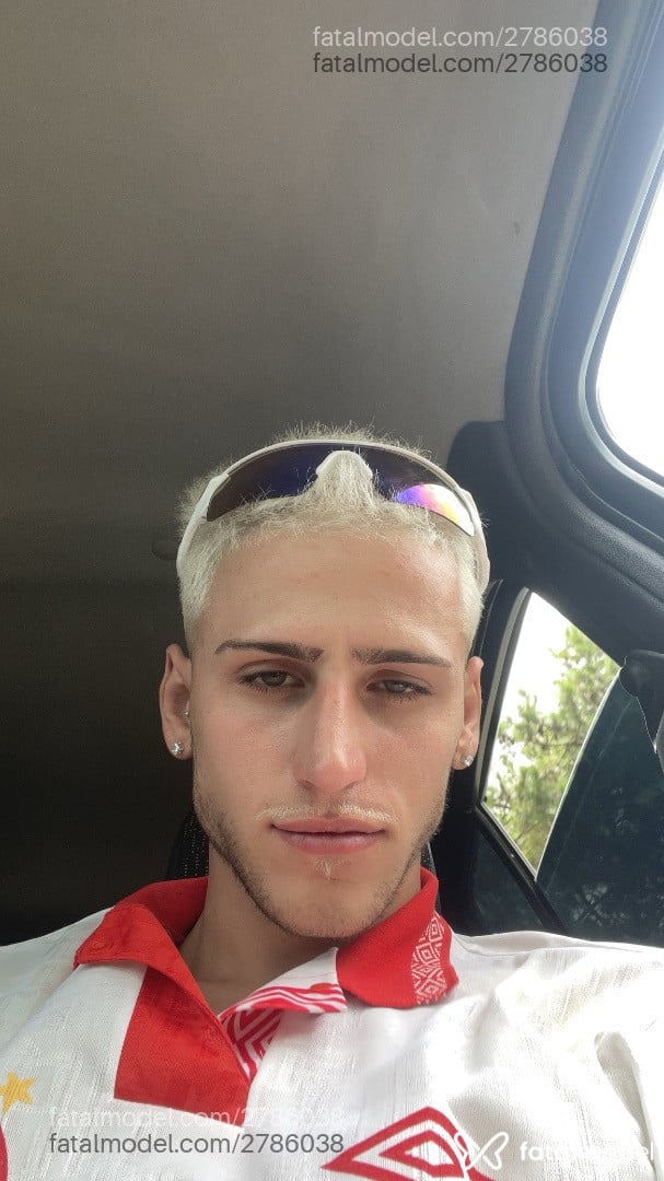 Acompanhante homem com cabelo castanho de olhos verdes em Porto Alegre - Zanetti