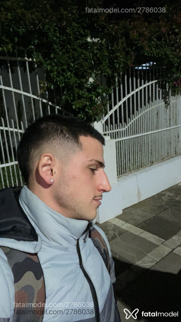 Acompanhante homem com cabelo castanho de olhos verdes em Porto Alegre - Zanetti