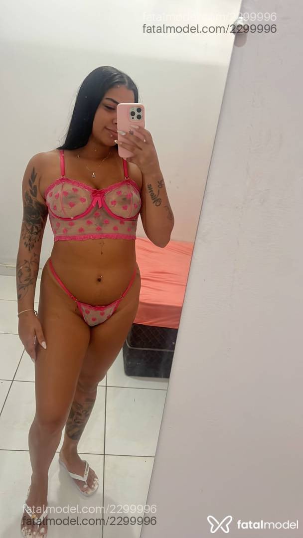Acompanhante mulher morena (o) de olhos castanhos - Jhuly