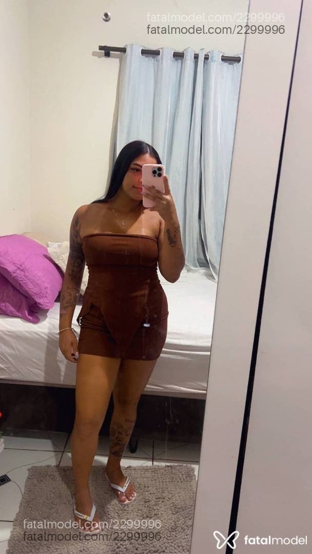 Acompanhante mulher morena (o) de olhos castanhos - Jhuly