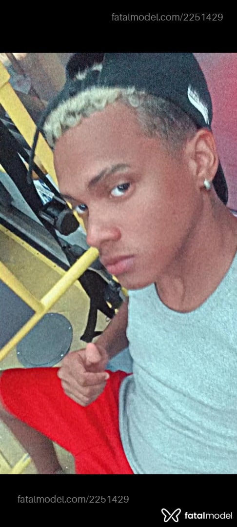 Acompanhante homem morena (o) de olhos castanhos em Maceió - Lucas Oliveira