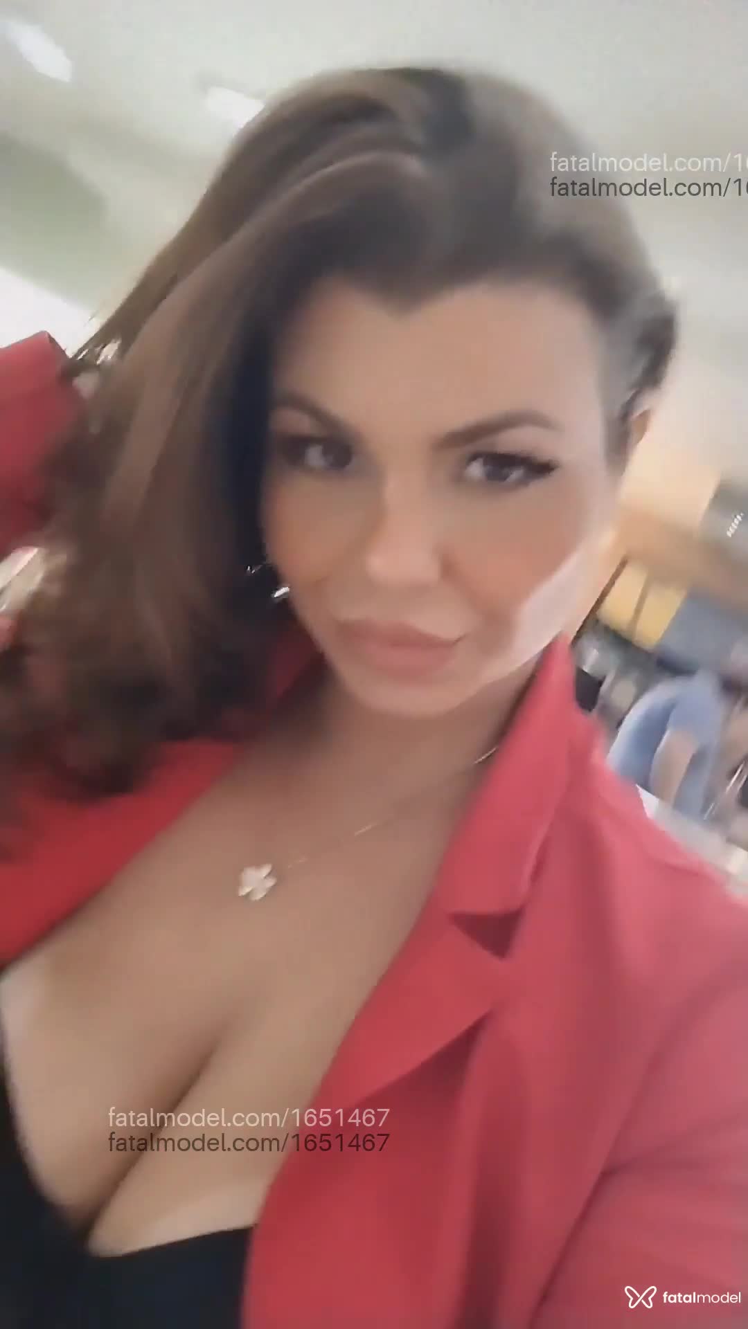 Acompanhante mulher com cabelo castanho de olhos castanhos em Campinas - Lívia Guiraldelli