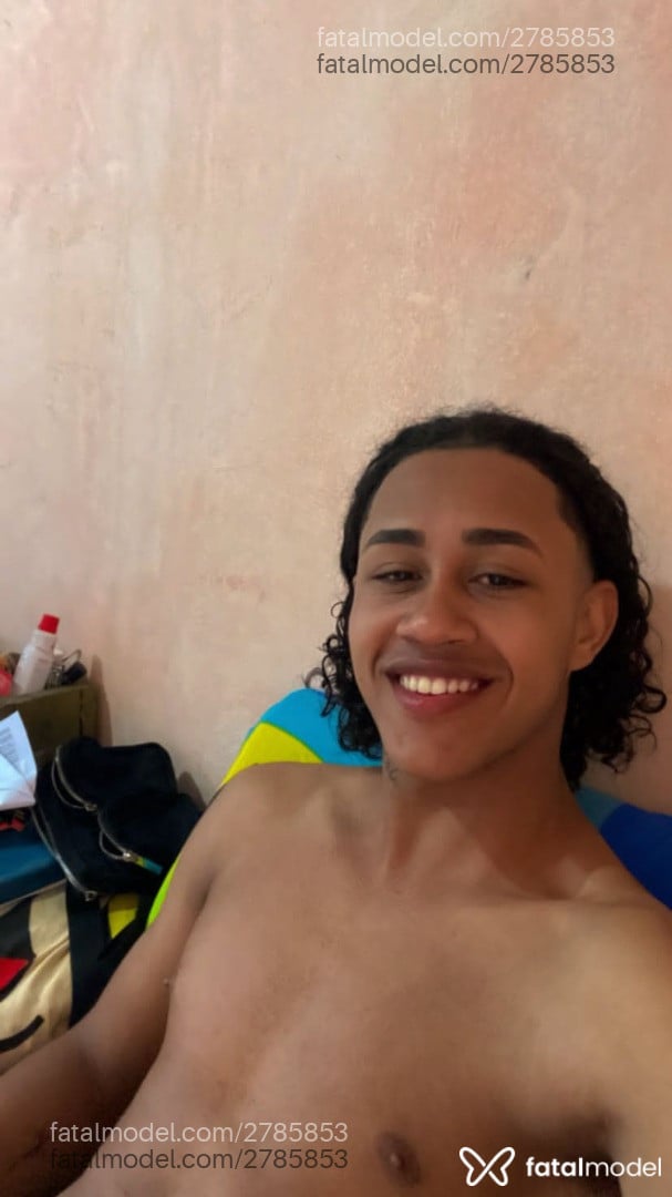 Acompanhante homem com cabelo castanho de olhos pretos em Porto Alegre - Nicolas