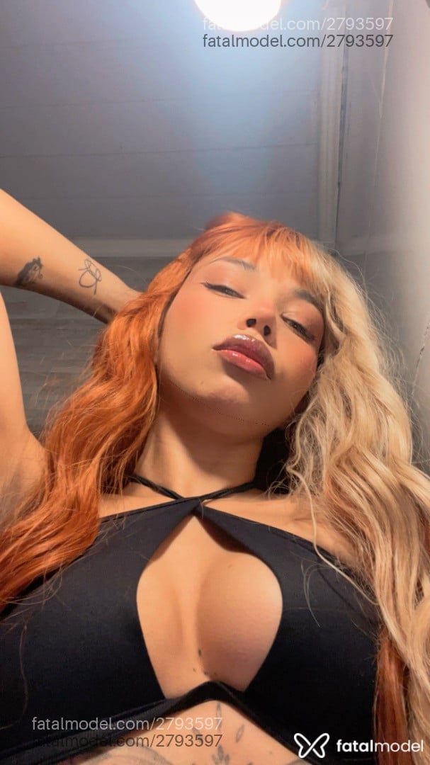 Acompanhante mulher com cabelo castanho de olhos mel em Virtual - Alisse Garcia